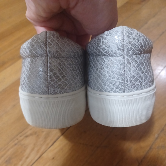 LIKE NEW J Slides Silver Snakeskin Shimmery Sneakers Womens Size 5.5 - Picture 4 of 15